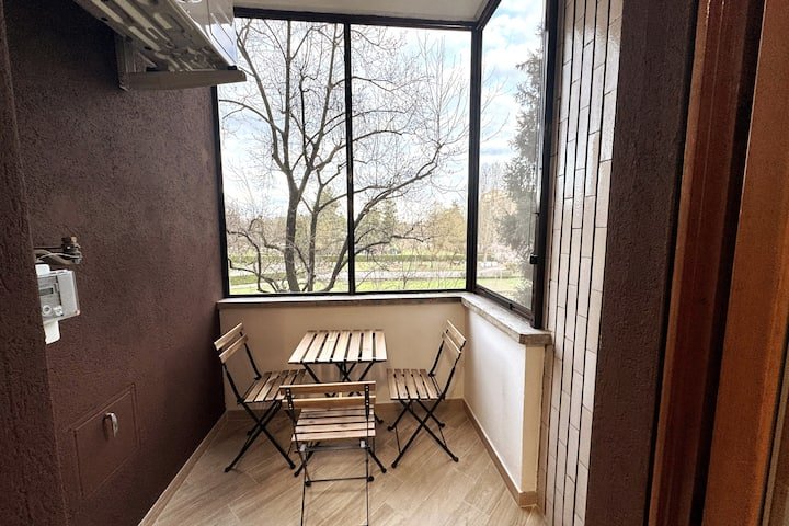 Balcone arredato sul verde